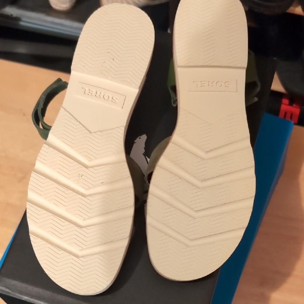 Sorel Olive Green Sandals - Picture 2 of 3